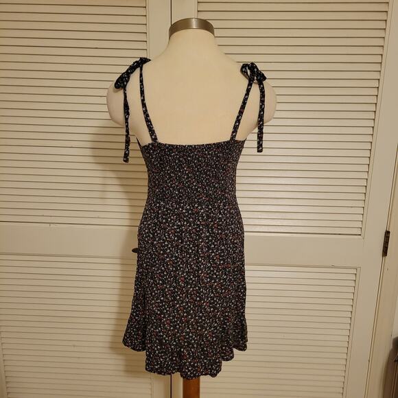 Floral Tie Strap Sundress Aeropostale Black Fit-and-Flare Size Small - Picture 4 of 7